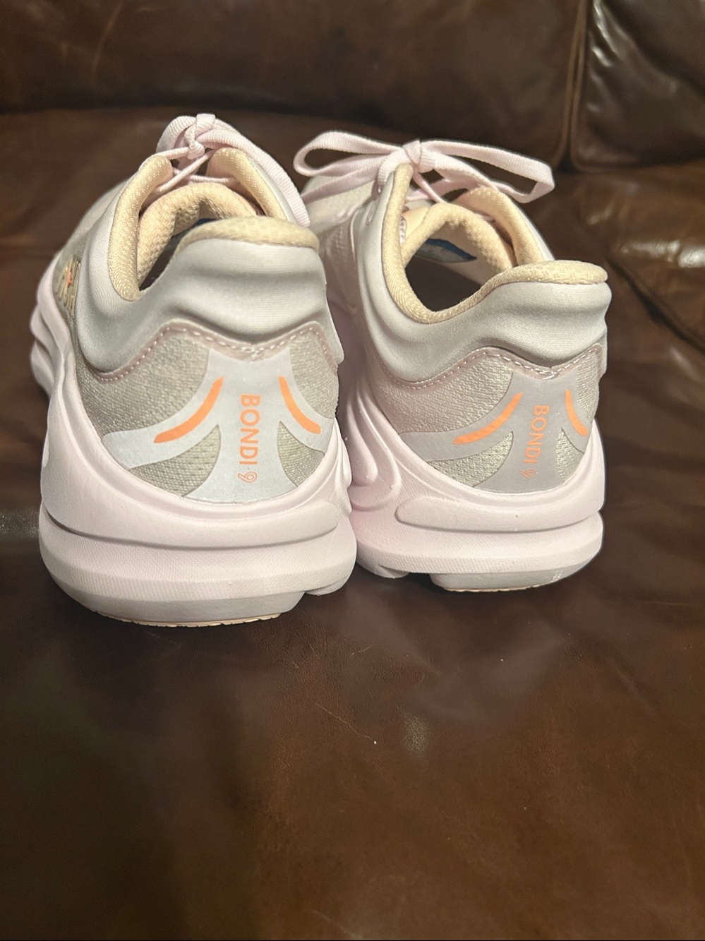 Hoka Bondi 9 Shoes size 8B - Picture 5 of 9